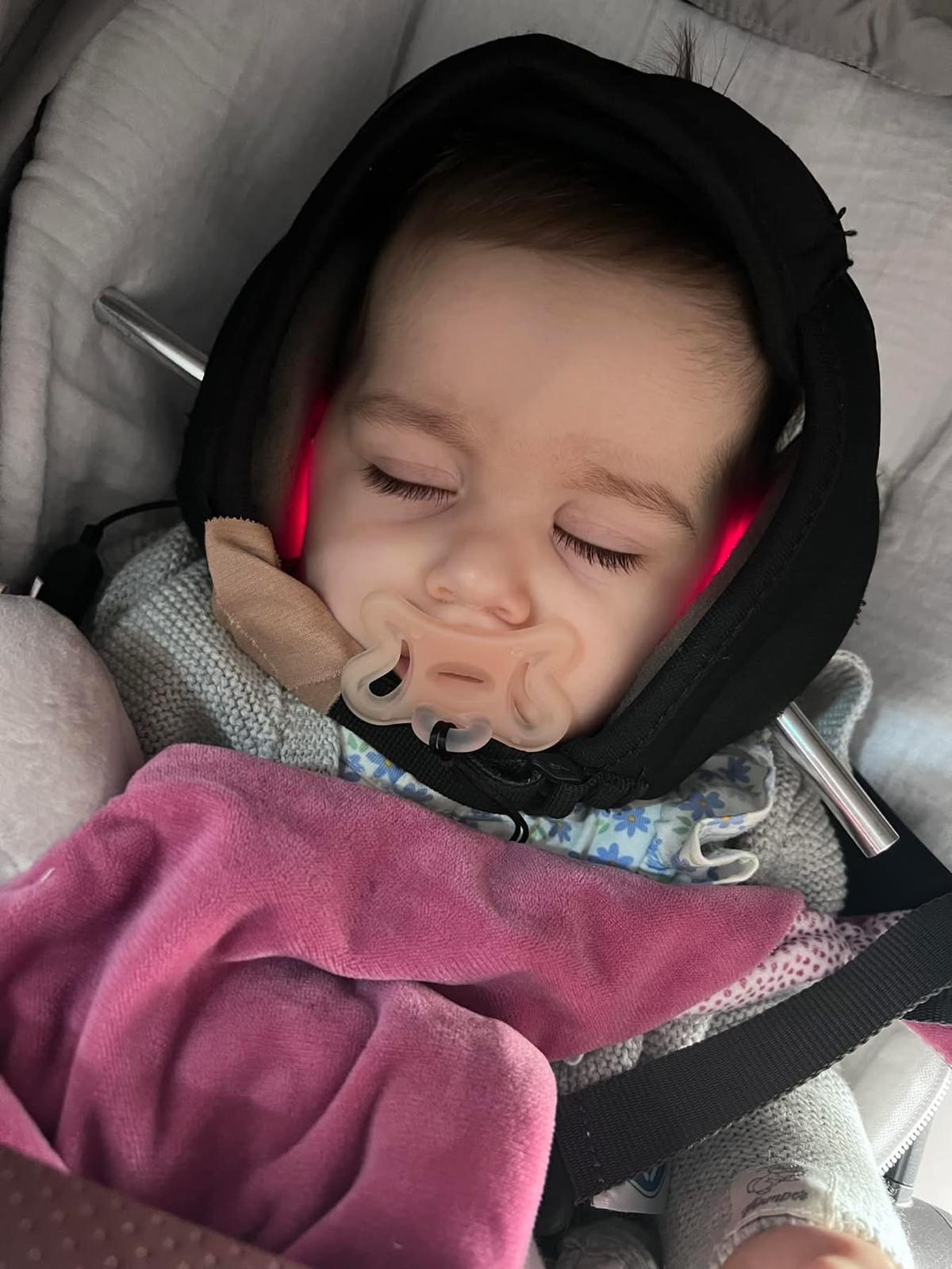 Vertia con un bebé tranquilamente durmiendo